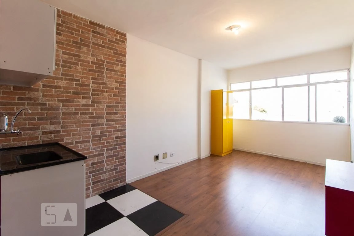Studio, 35 m², with wood or laminate floors — photo 3