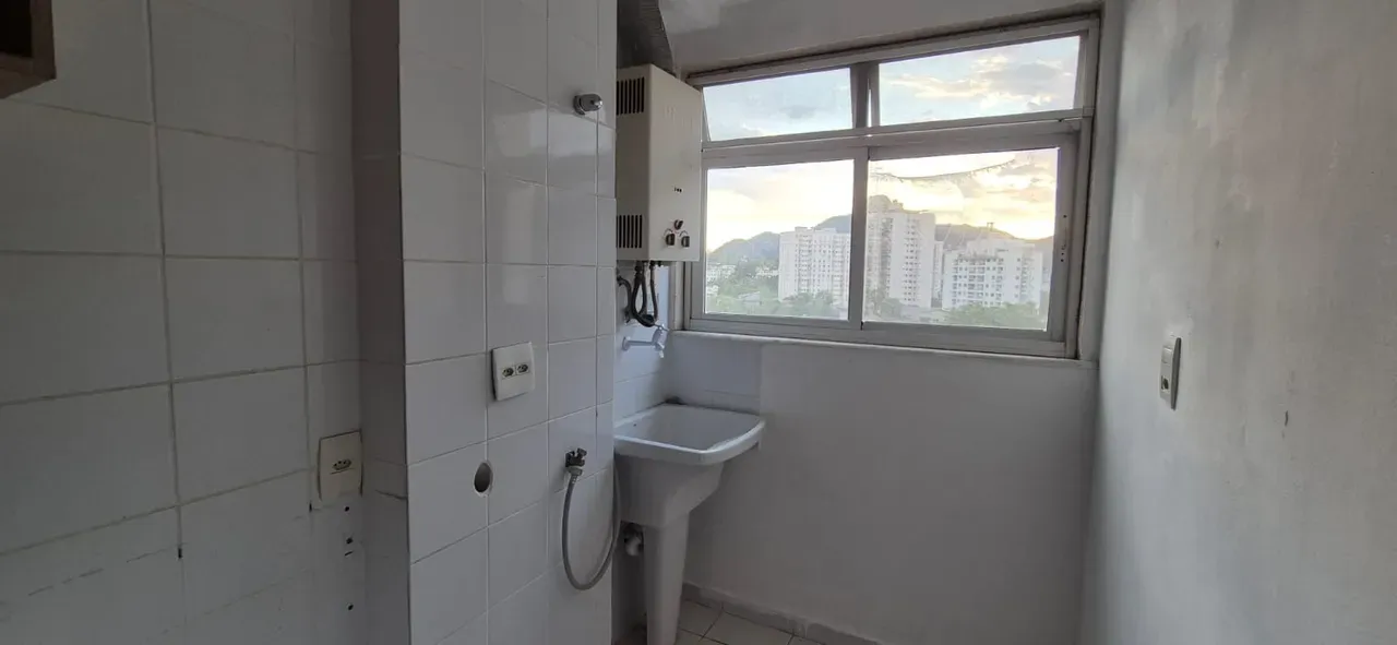 2-bedroom apartment with a mountain view in Rio de Janeiro — photo 4