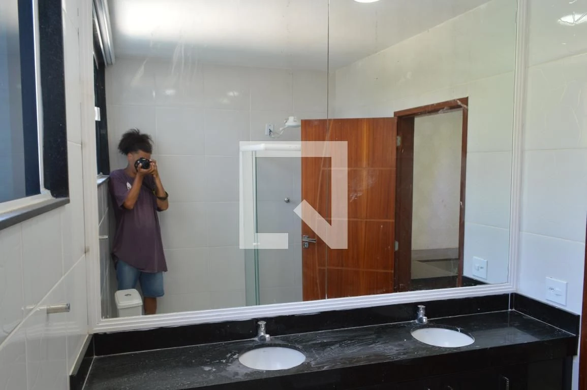 Casa de 3 quartos com janelas do piso ao teto — photo 67