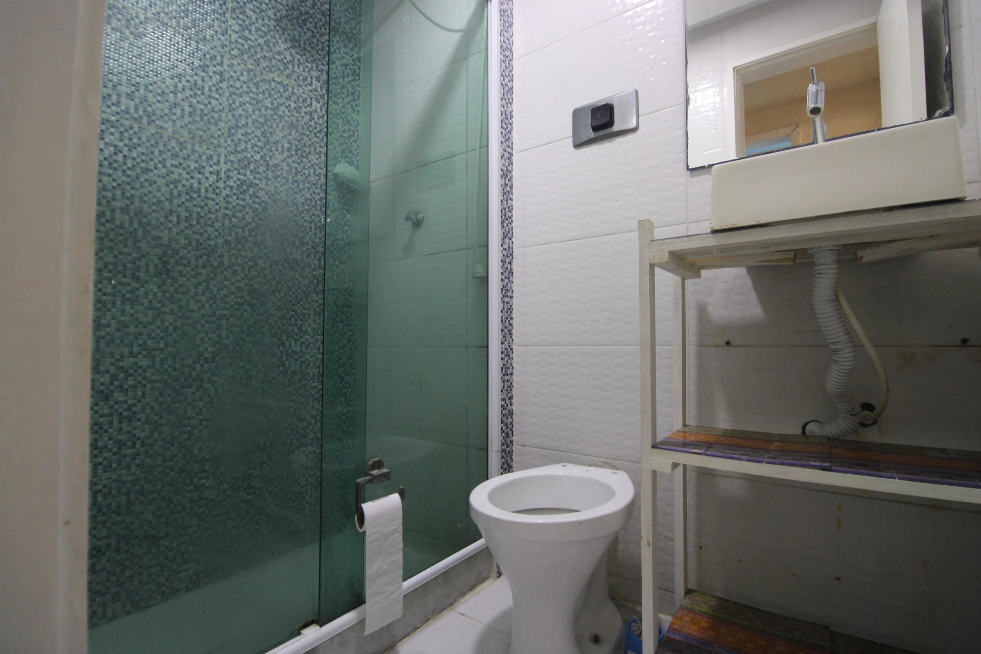 2-bedroom apartment in a building with a pool — photo 28