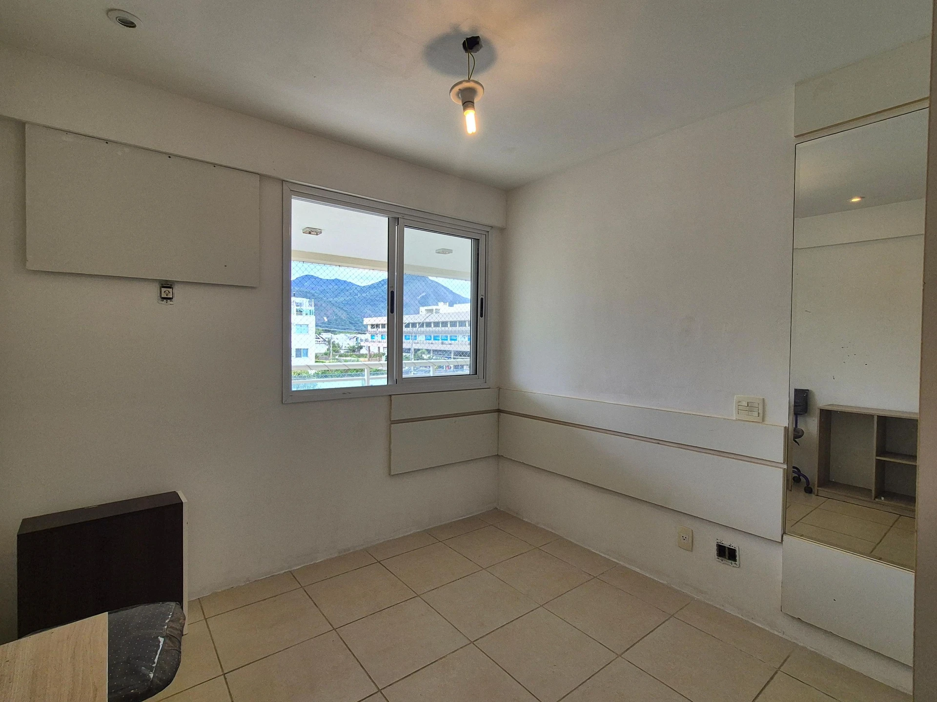 91 m² apartment with a home office and a mountain view — photo 14