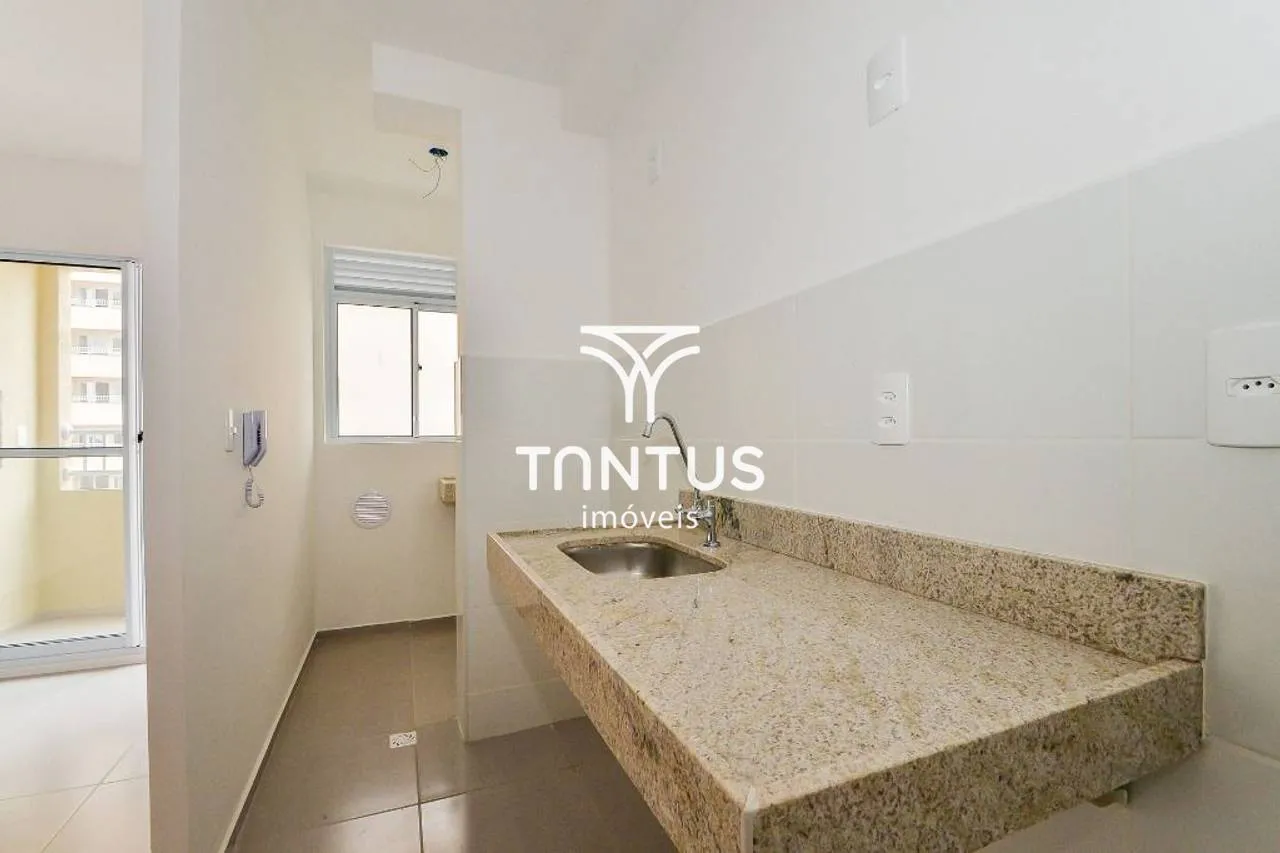 2-bedroom apartment in a building with a coworking space — photo 8