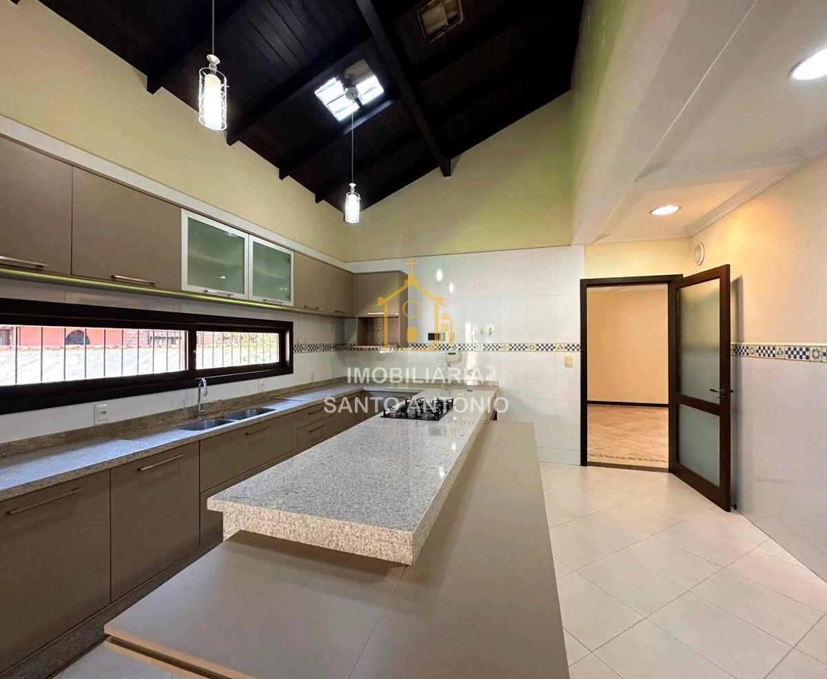 Ванна та 4 спальні: будинок 377 м² — photo 44