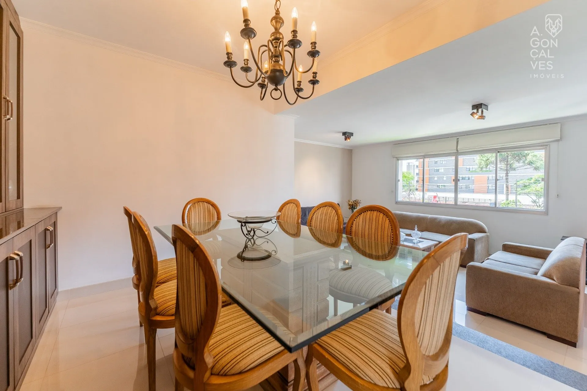Furnished 219 m² apartment with 4 bedrooms and 2 parking spots — photo 11