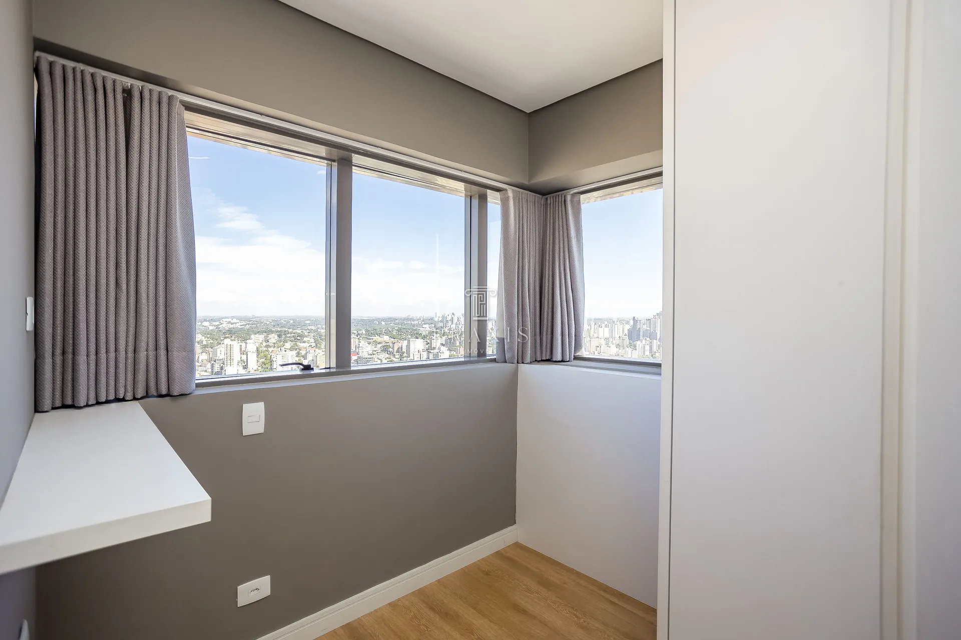 2-bedroom apartment with a home office — photo 33