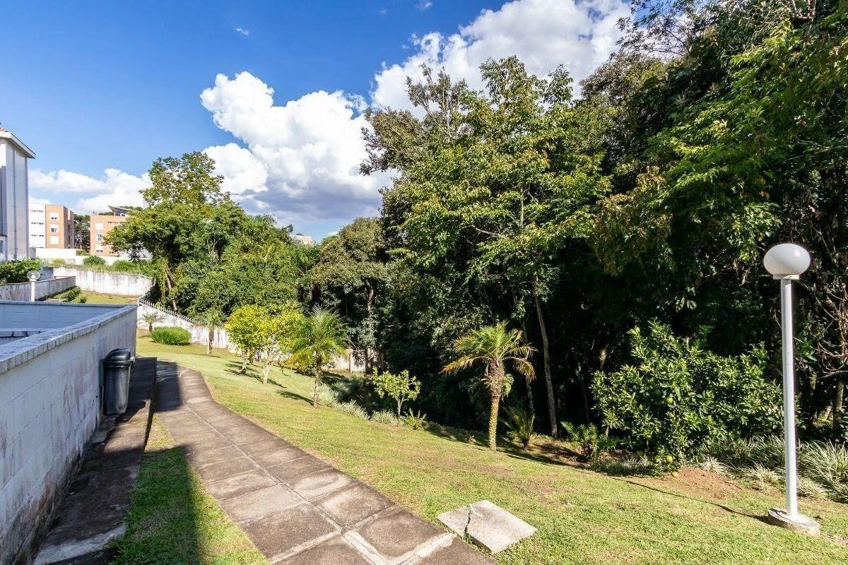 3-bedroom apartment with a bathtub in Curitiba — photo 36