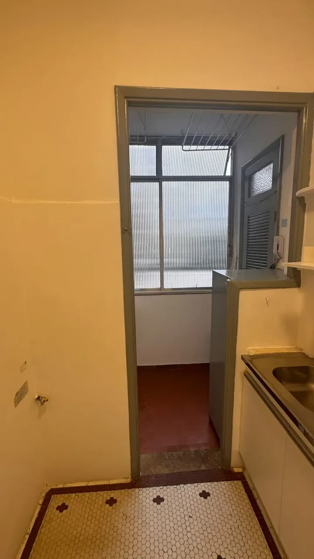 Departamento de 1 dormitorio con piso de madera o laminado — photo 4