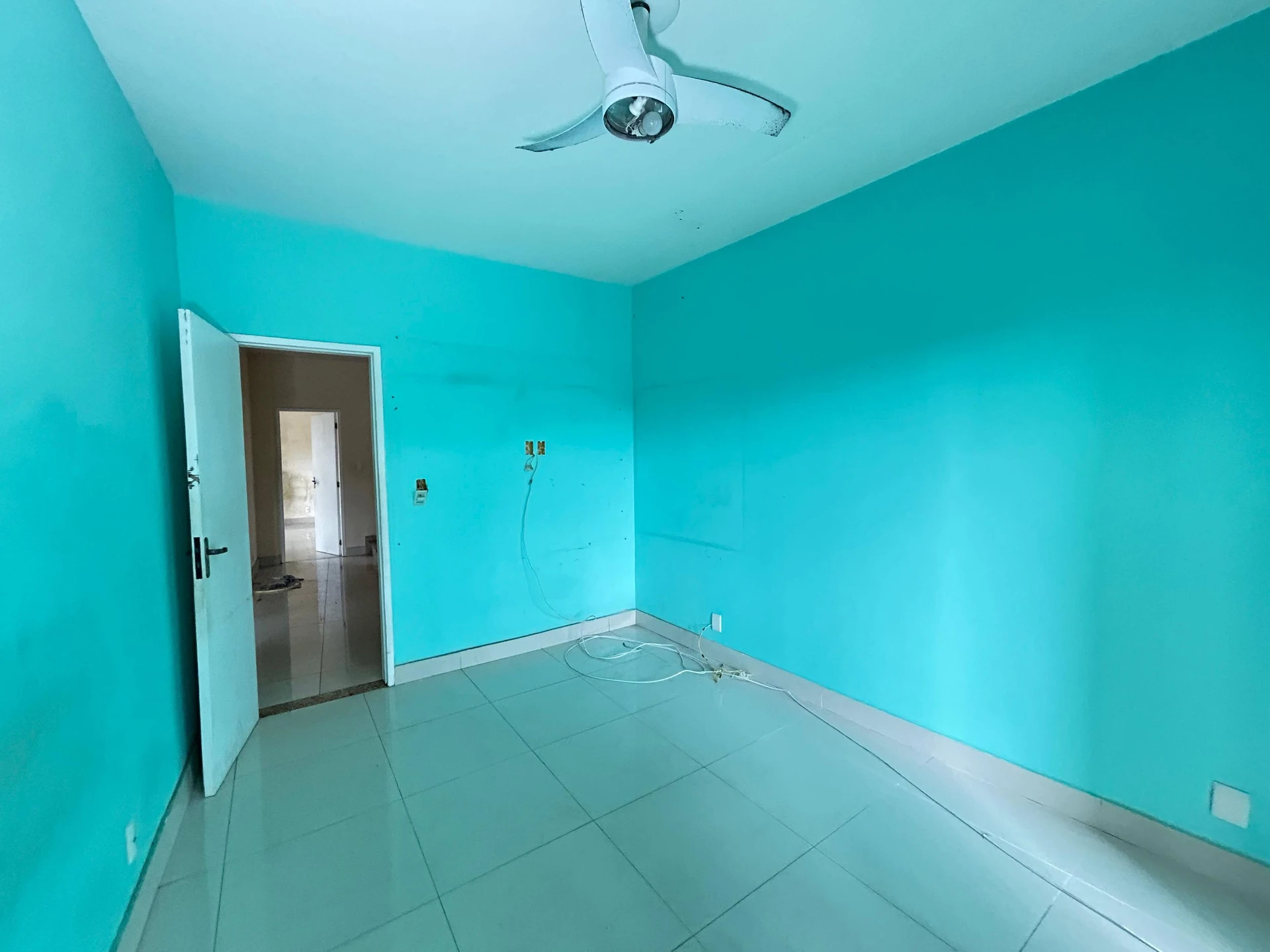 House, 300 m², with a walk-in closet — photo 39
