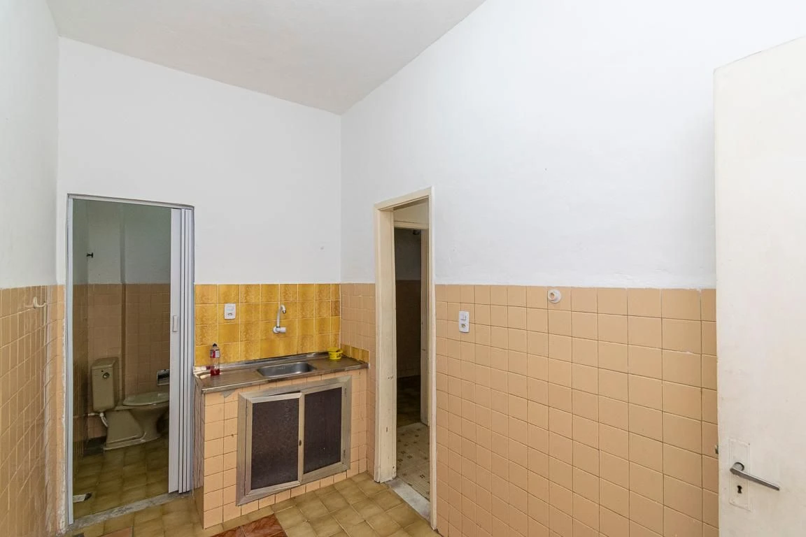 2-bedroom apartment with 1 bathroom, no parking — photo 12