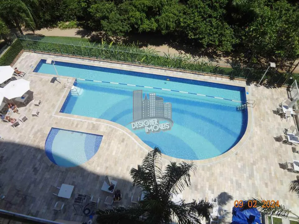 Balcony with a grill in a 3-bedroom apartment, 129 m² — photo 50