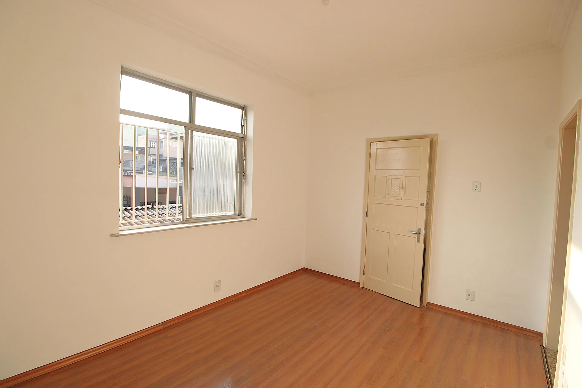 Apartment, 86 m², with wood or laminate floors — photo 23