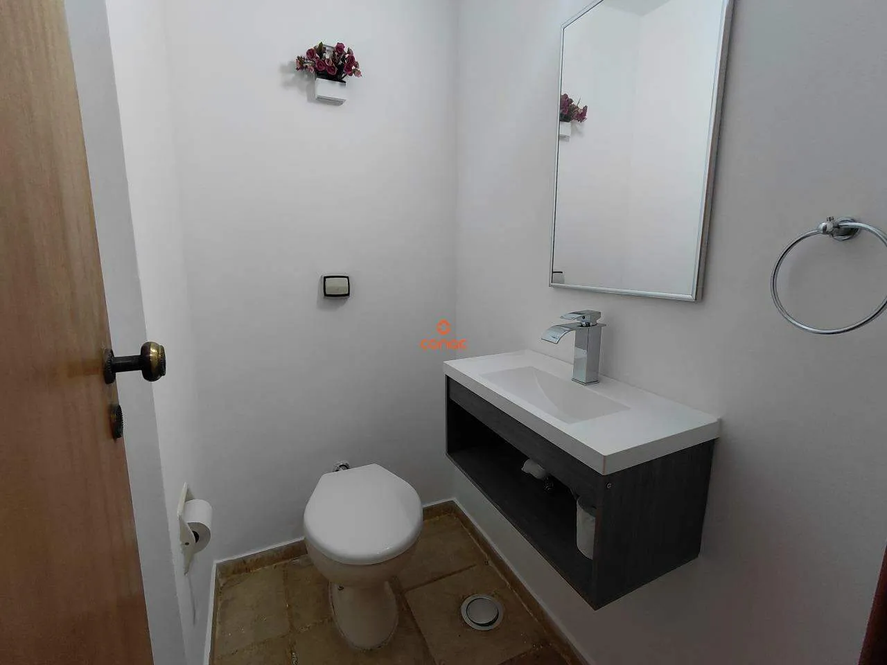 Wood or laminate floors in a 2-bedroom apartment, 88 m² — photo 8