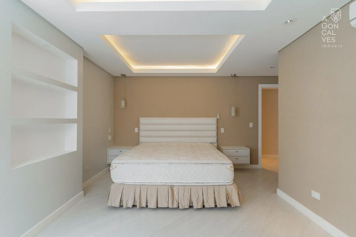 4-bedroom house with floor-to-ceiling windows in Curitiba — photo 9