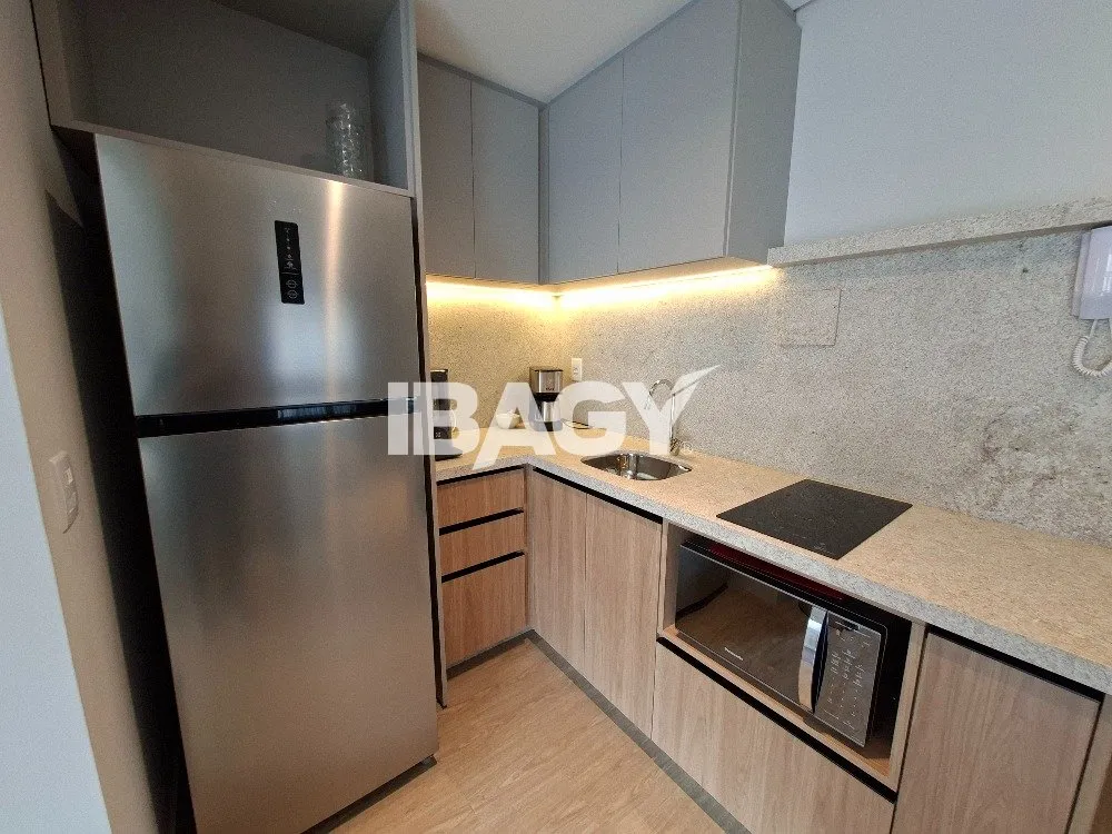 Studio with a glassed-in balcony and open-plan kitchen — photo 91