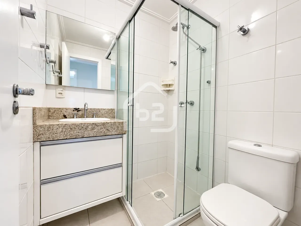 2-bedroom apartment in a building with a gym — photo 11