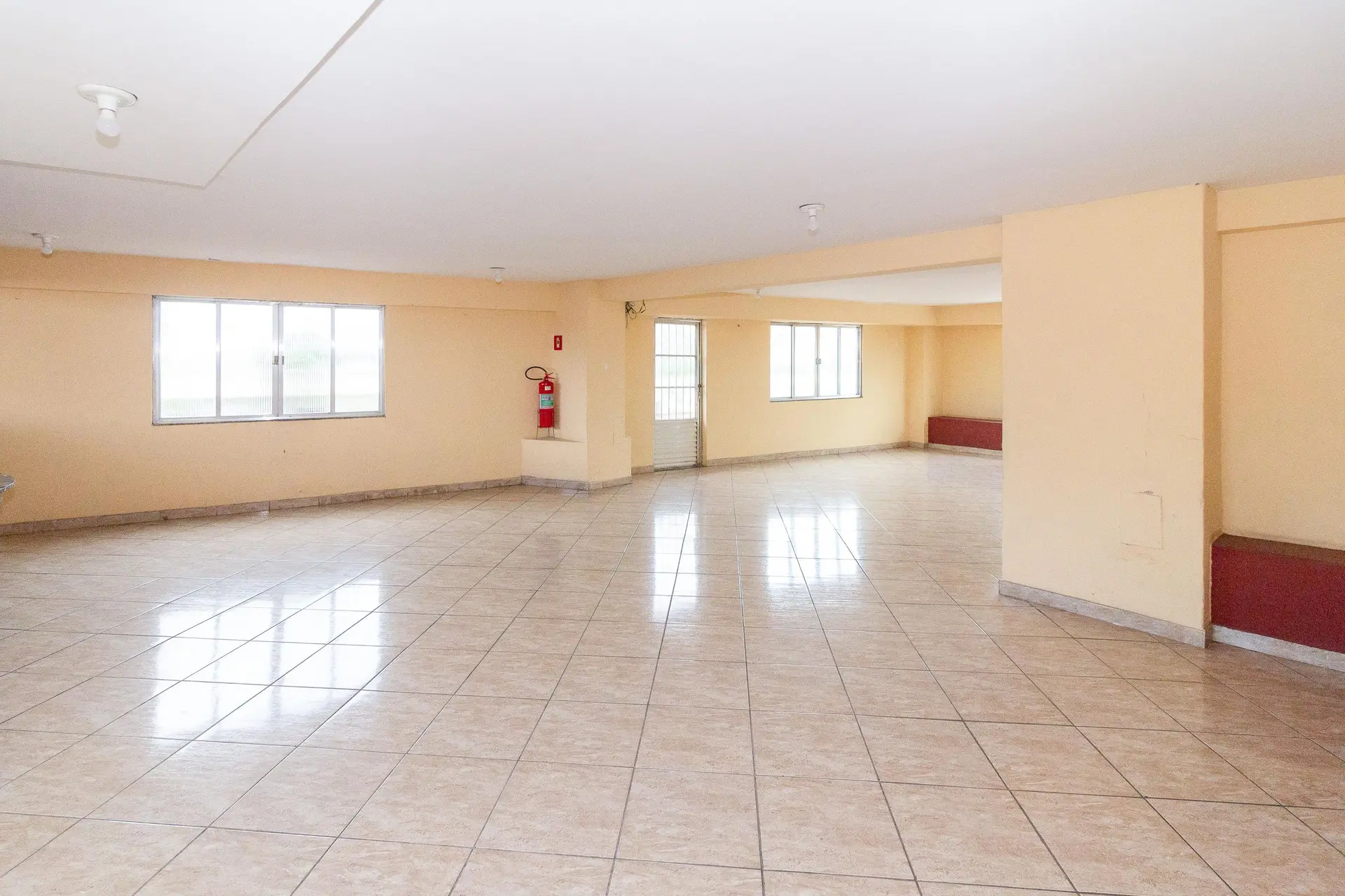 Furnished 3-bedroom apartment with balcony — photo 42