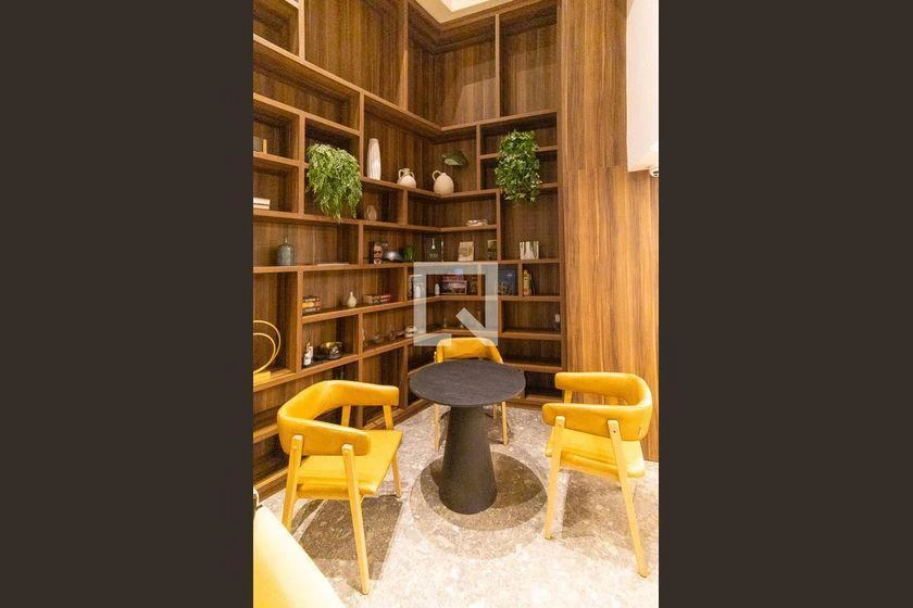 Balcony with a grill in a one-bedroom apartment, 32 m² — photo 3