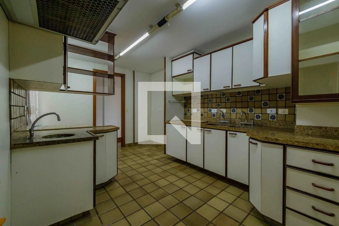 Ванна та 4 спальні: квартира 360 м² — photo 39