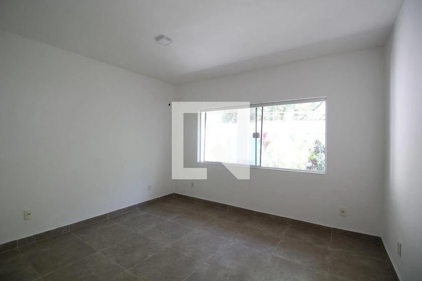 Rental house with 4 bedrooms and 340 m² — photo 3