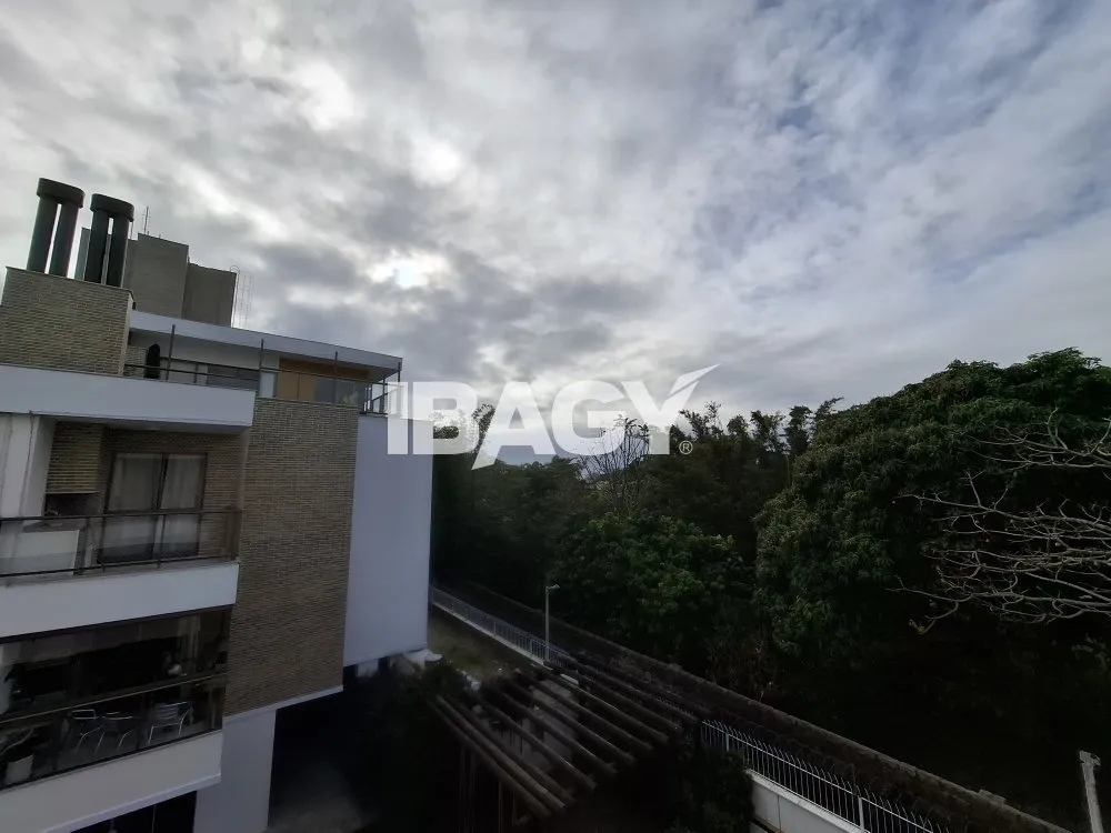 69 m² 2-bedroom apartment with balcony and built-in grill — photo 28