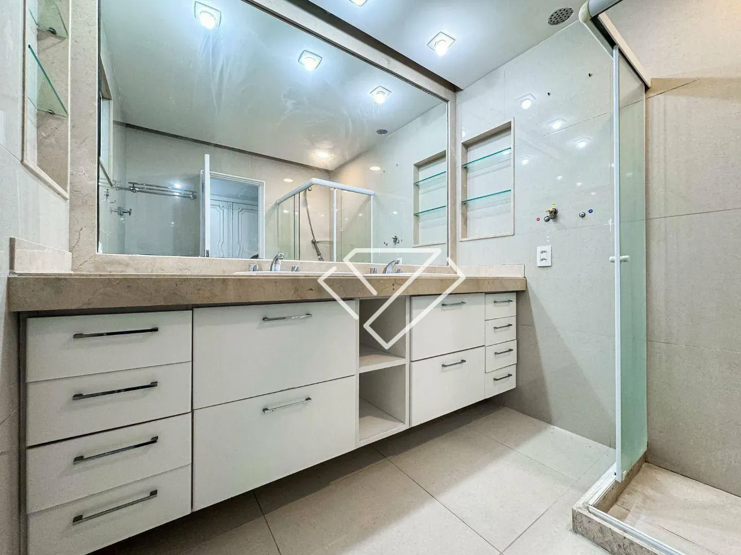 Home office in a 3-bedroom apartment, 189 m² — photo 6