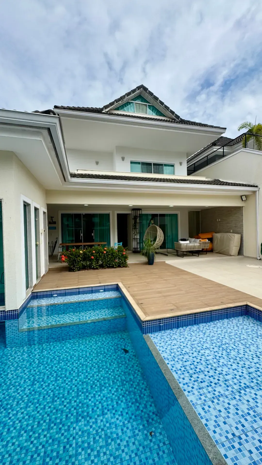 House with 5 bedrooms and a built-in balcony grill — photo 11