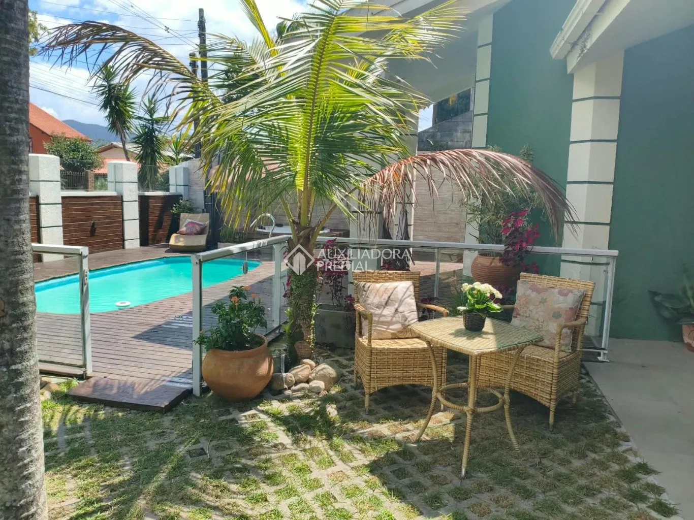 Furnished house, 295 m², with a fireplace — photo 22