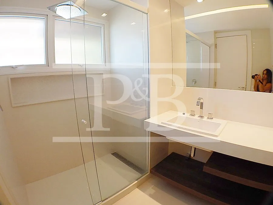 4-bedroom apartment with glassed-in balcony — photo 22