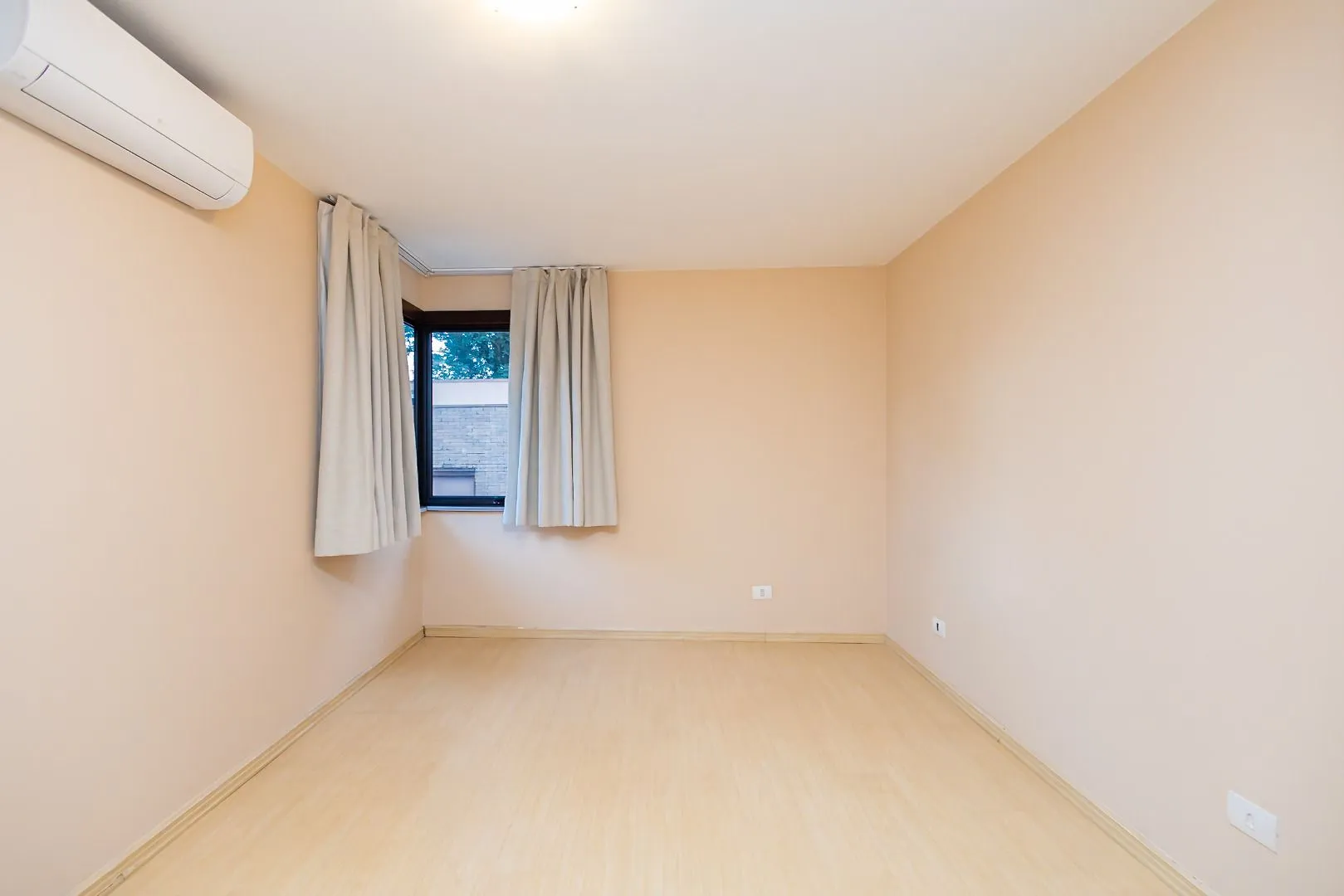 Rental house with 4 bedrooms and 5 bathrooms across 550 m² — photo 53