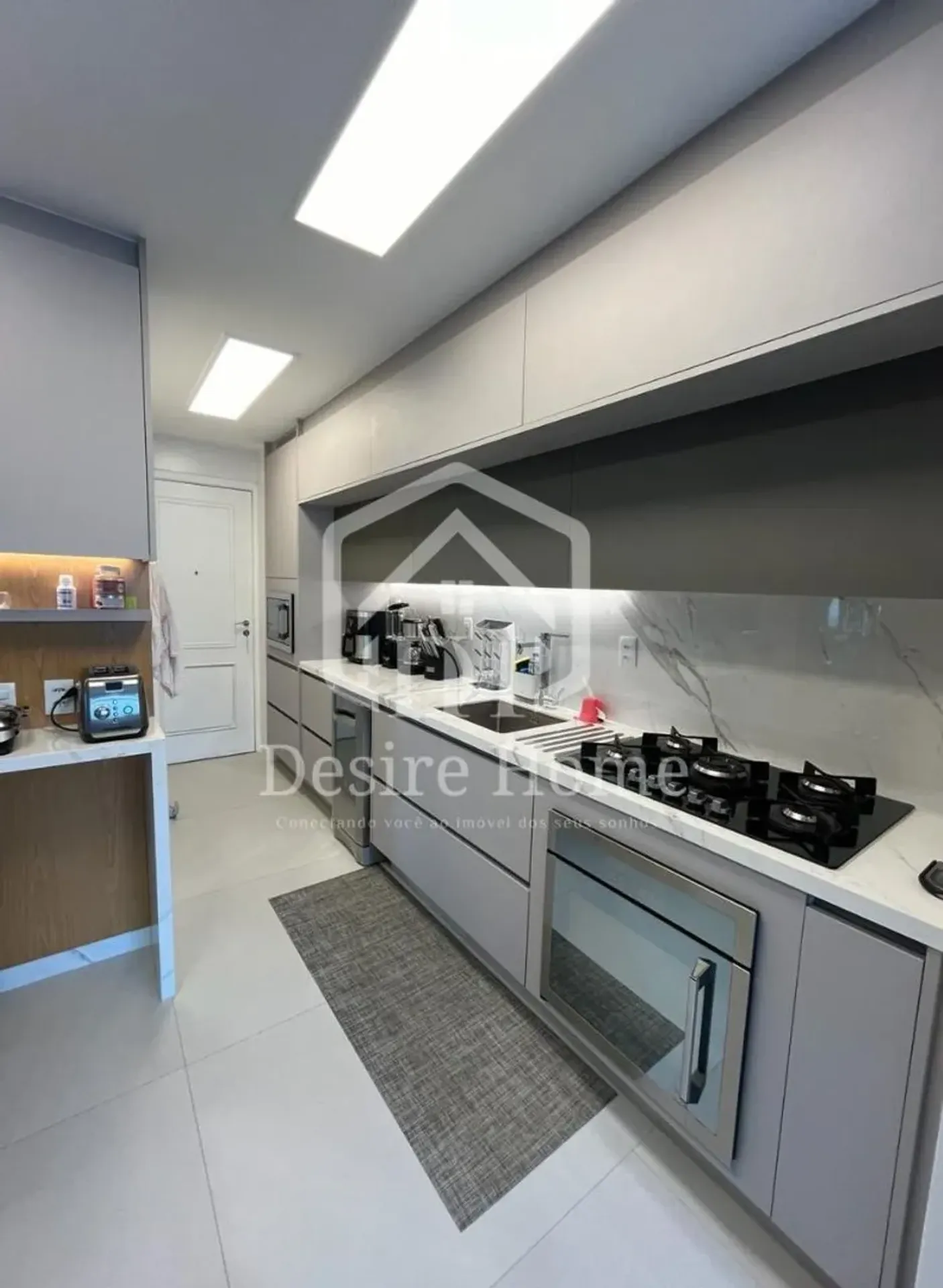 Furnished apartment with 4 bedrooms and open-plan kitchen — photo 22