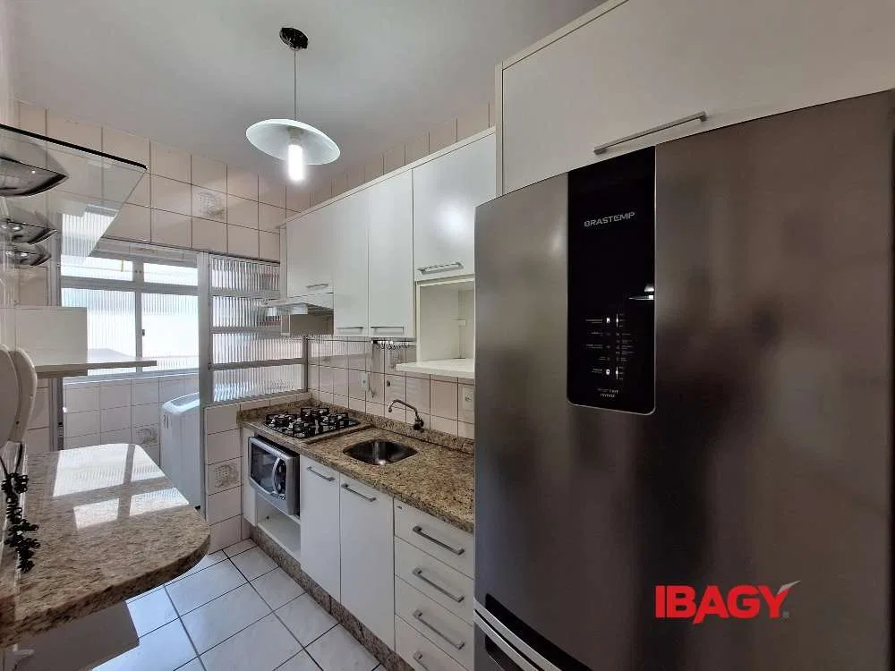 2-bedroom apartment with a washing machine in Florianópolis — photo 2