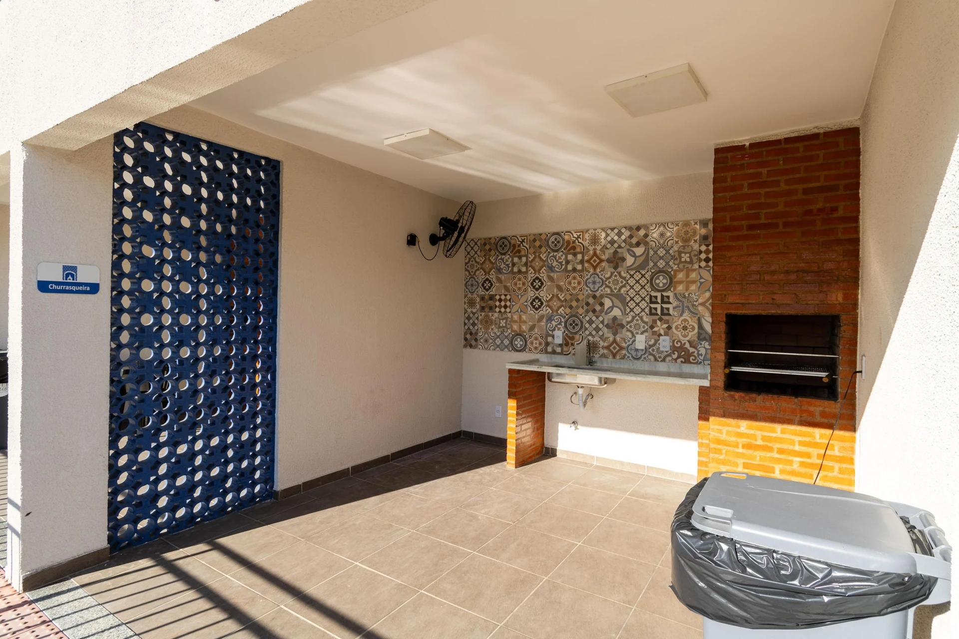 2-bedroom apartment in a building with a pool — photo 20