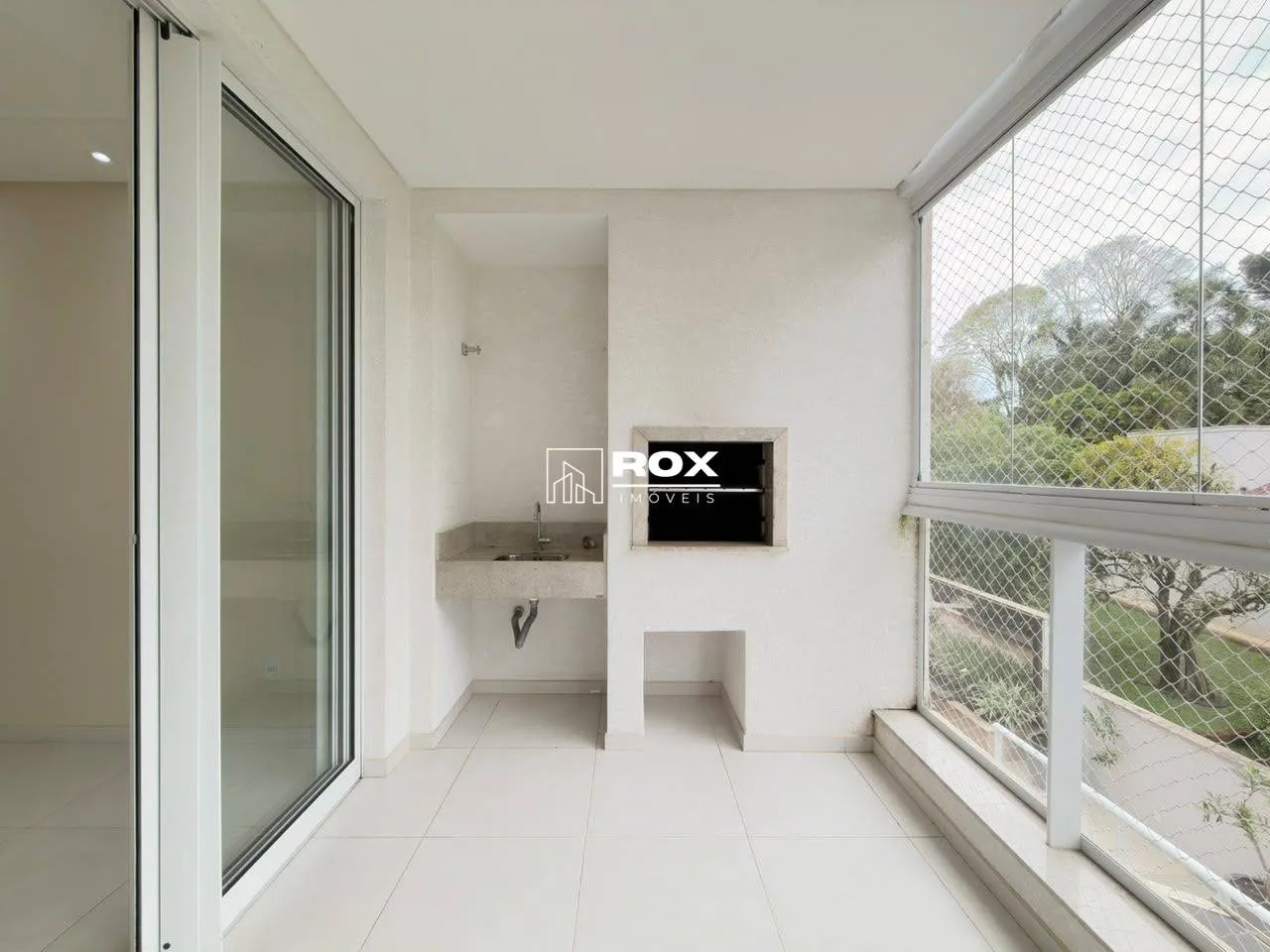 Glass-enclosed balcony in a 3-bedroom apartment, 105 m² — photo 17