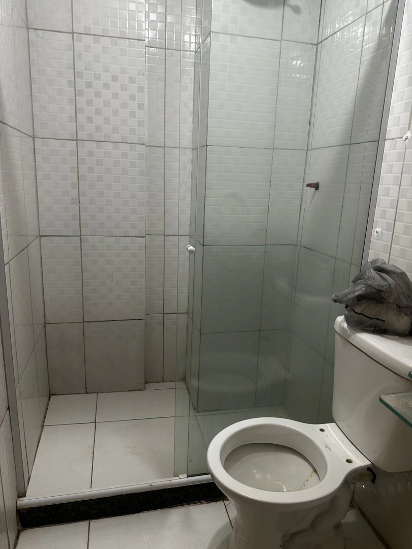 Unfurnished 2-bedroom apartment with laundry area — photo 17