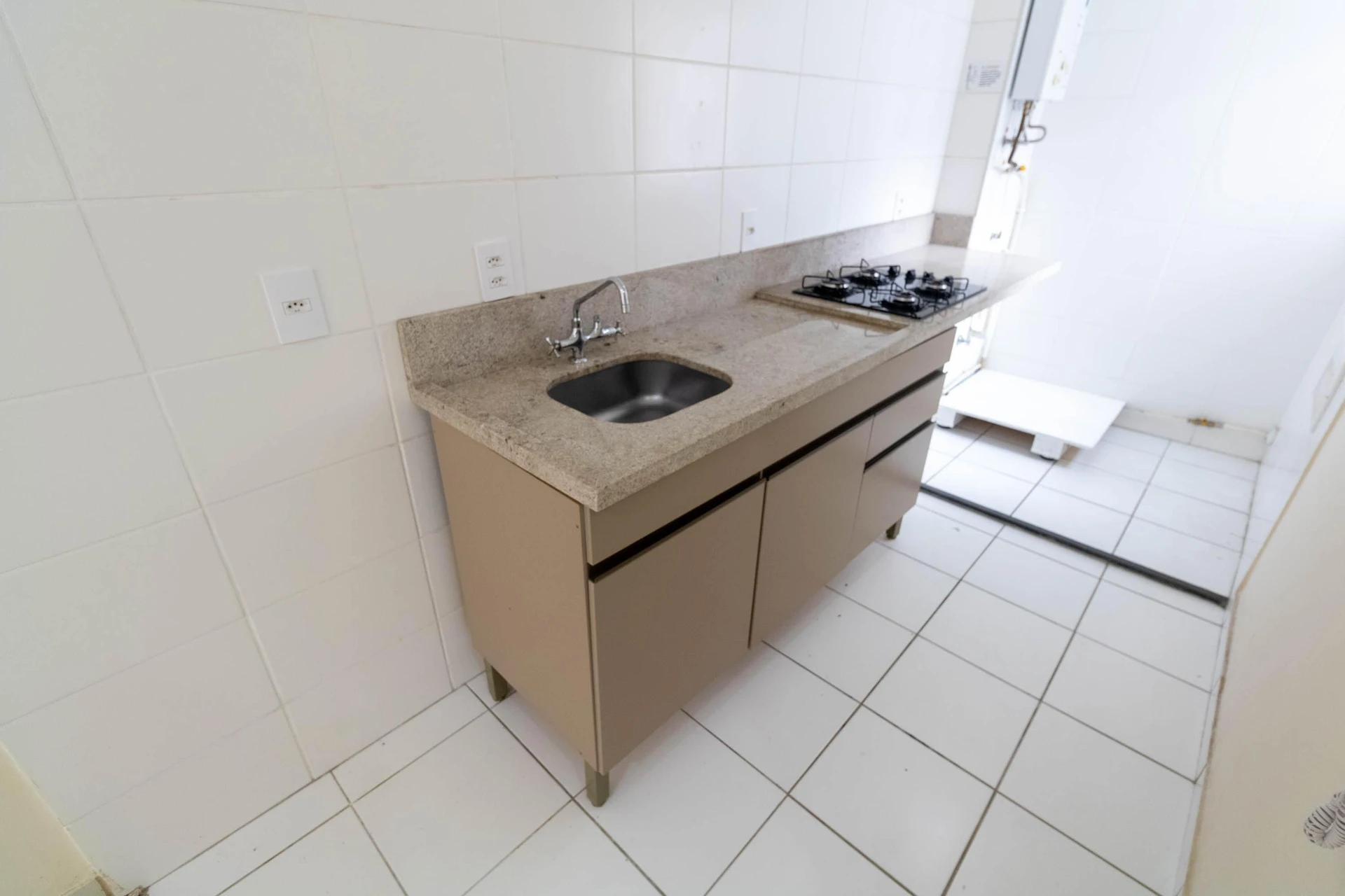 2-bedroom apartment with no parking included — photo 4