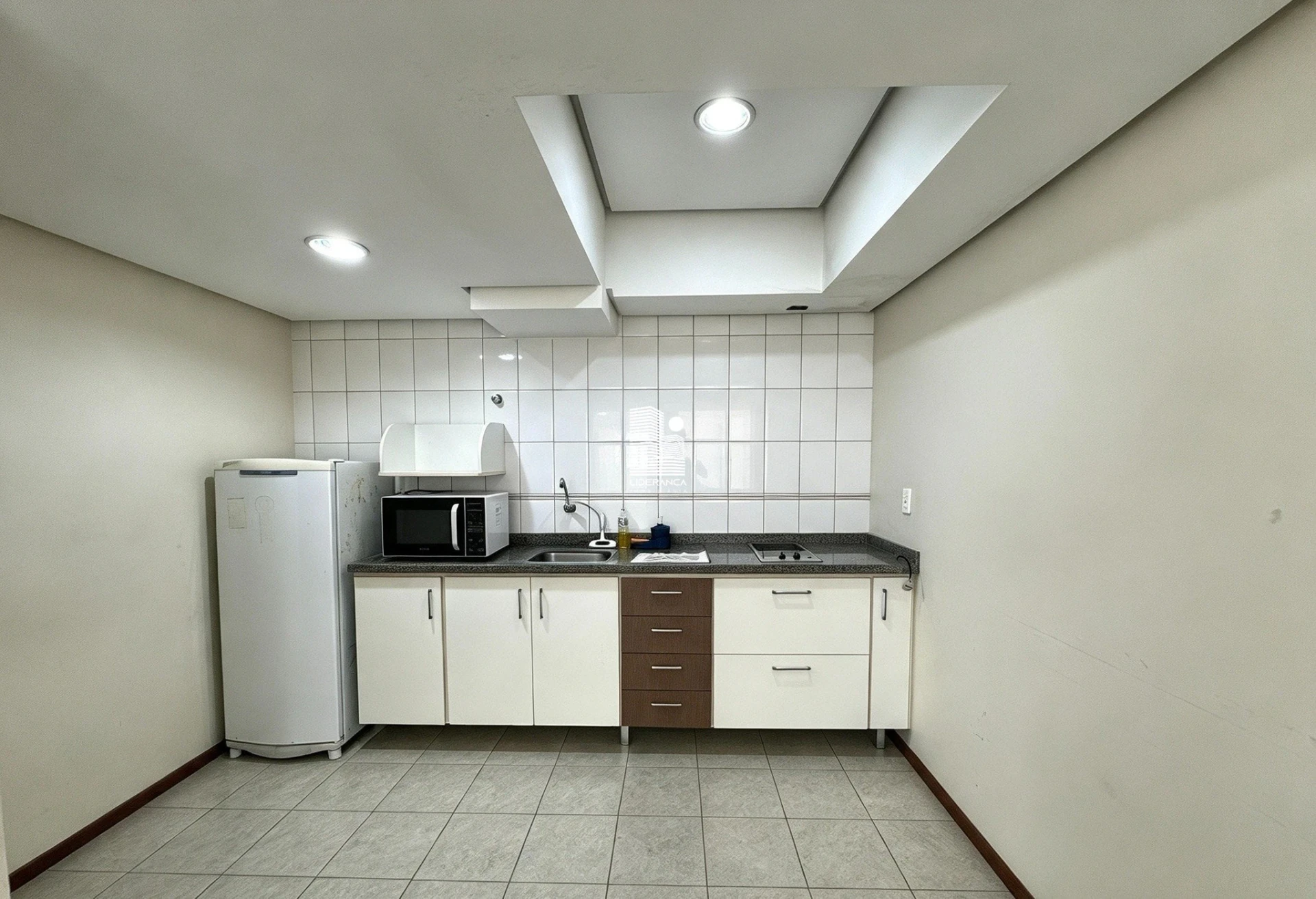 2-bedroom apartment with a mountain view in Florianópolis — photo 17