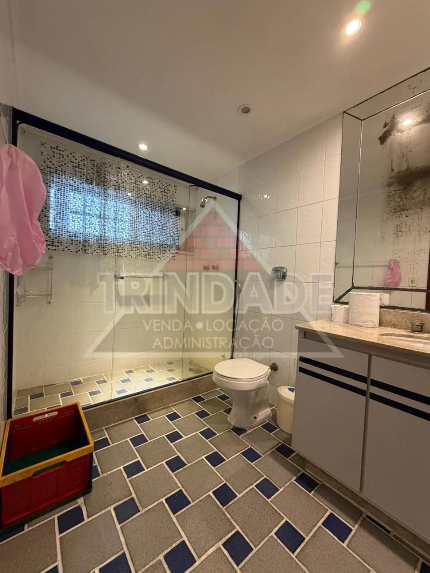 Bathtub in a 6-bedroom apartment, 647 m² — photo 18