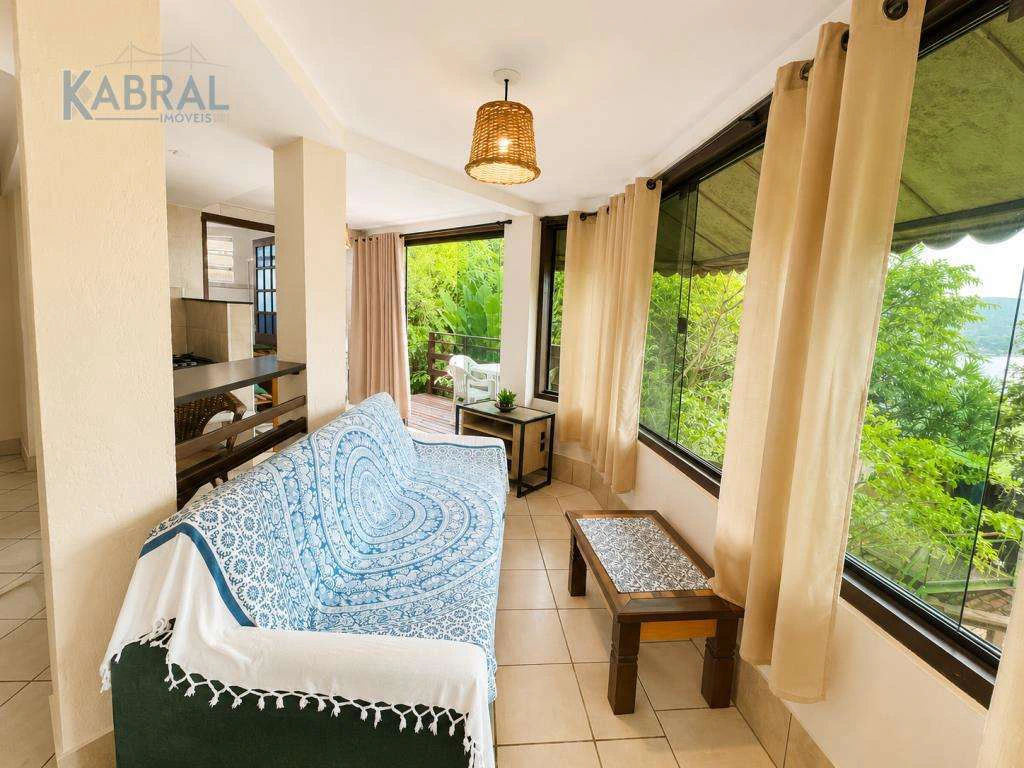 1-bedroom apartment with balcony and open-plan kitchen