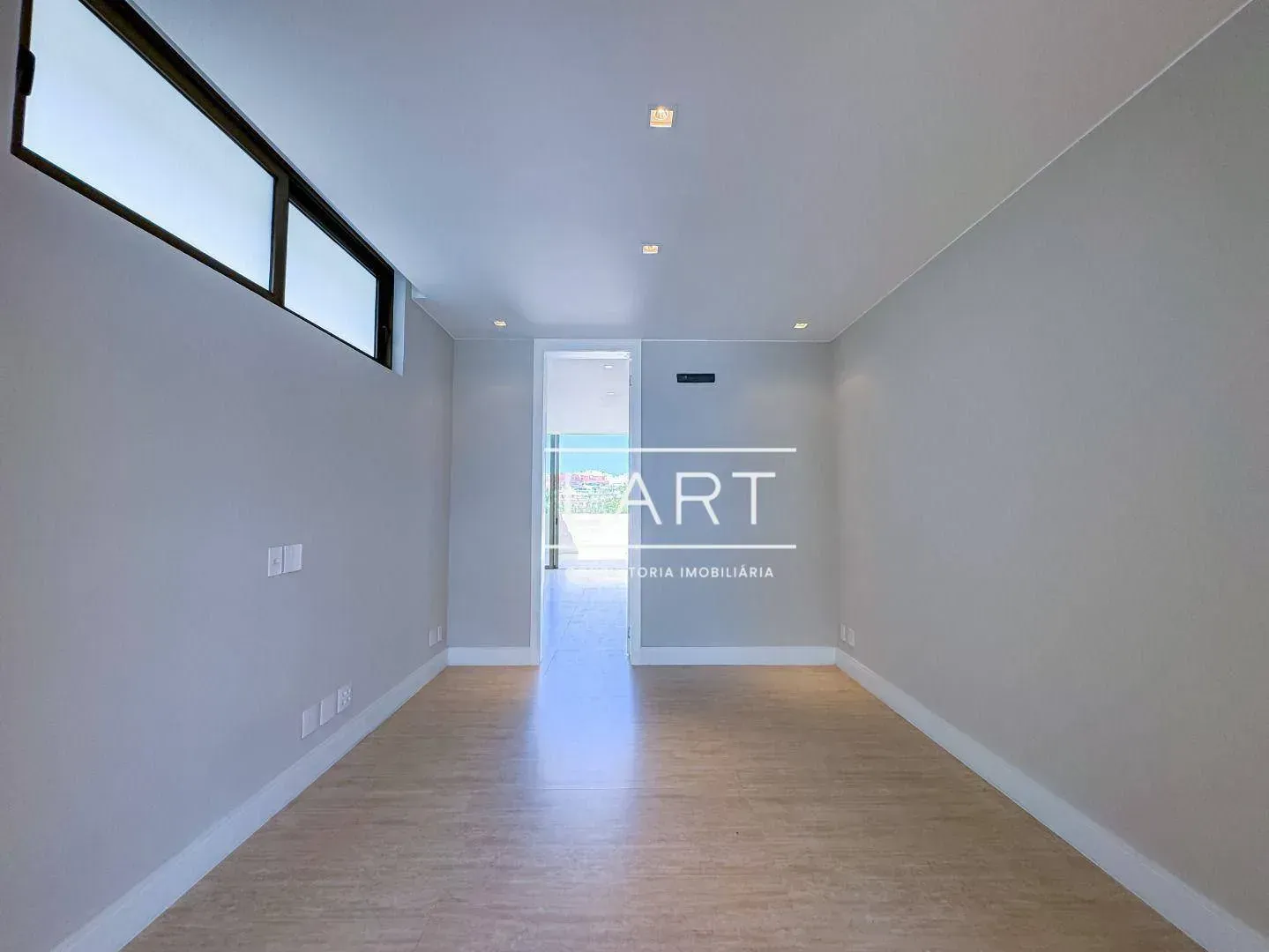 Apartamento com 4 dormitórios e varanda de vidro — photo 29