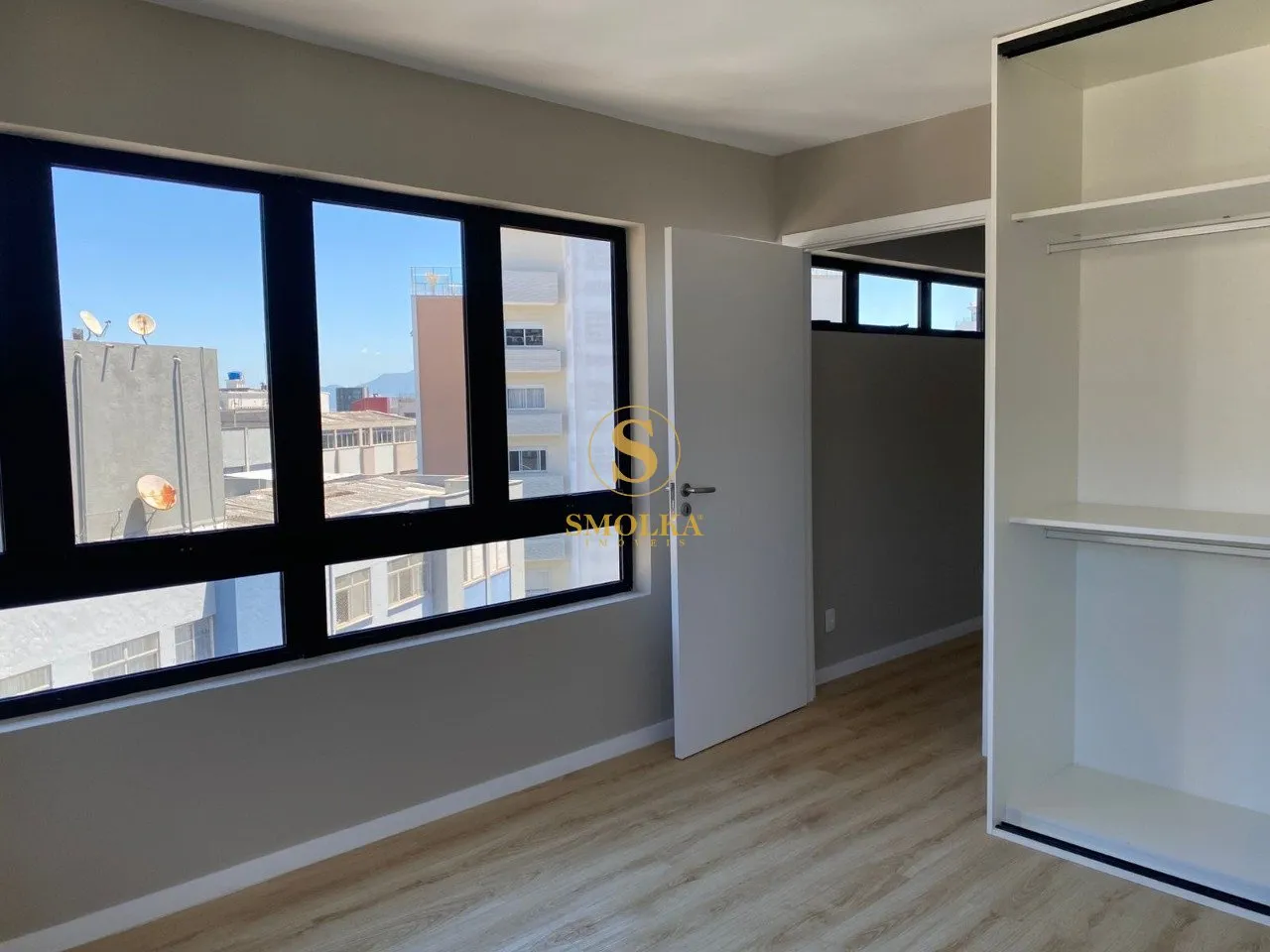 Apartamento de 54 m² con 1 suite y balcón de vidrio — photo 7