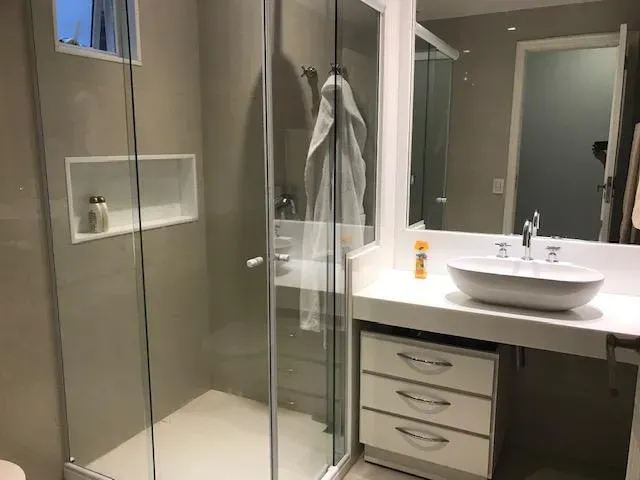 Unfurnished apartment with 3 bedrooms and 5 bathrooms — photo 33