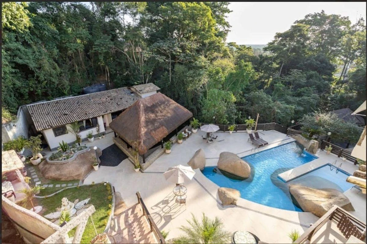 House with 8 bedrooms and 5 en-suites, 1500 m² — photo 9