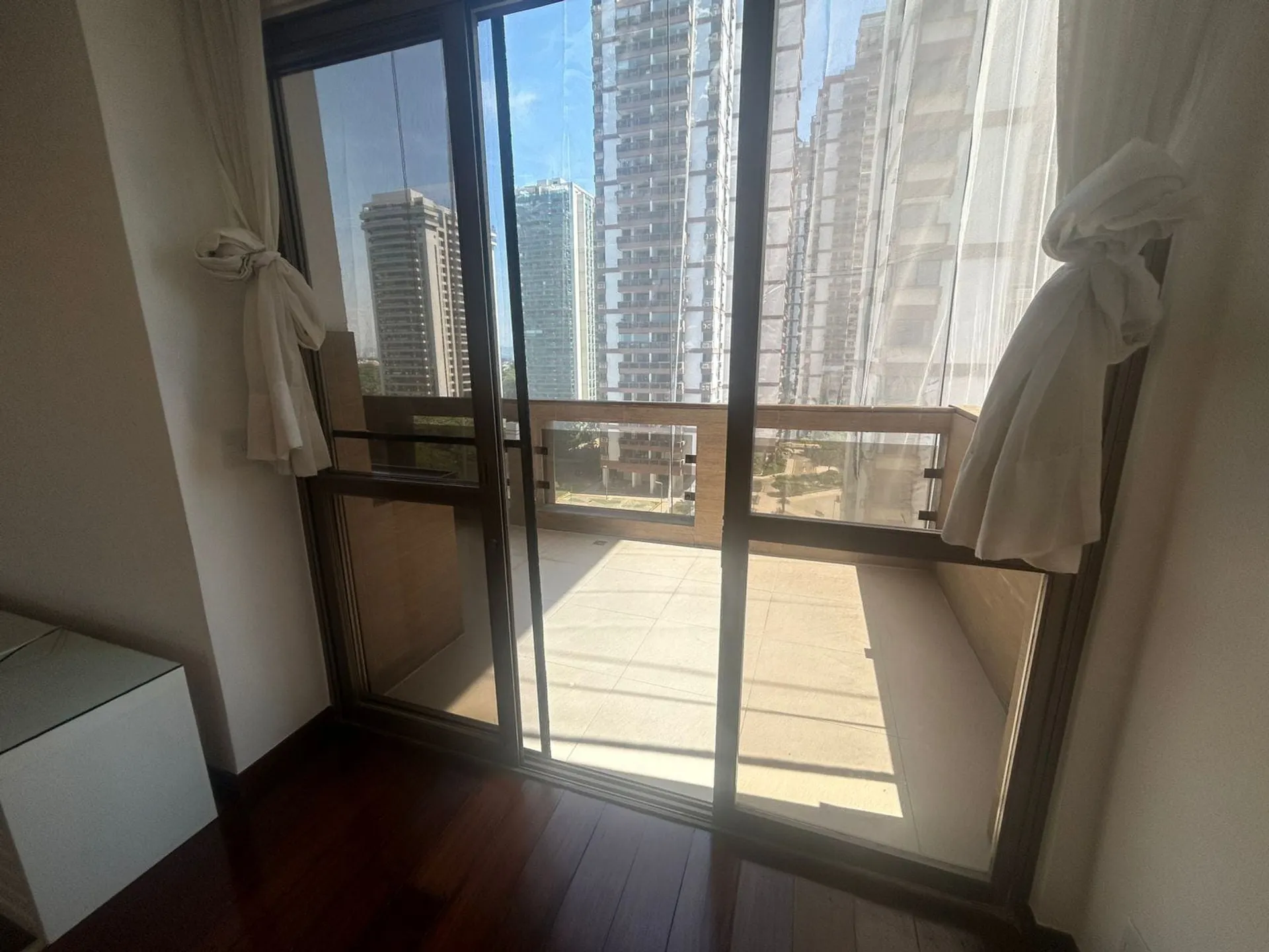 Apartment with 4 bedrooms and an enclosed balcony — photo 45