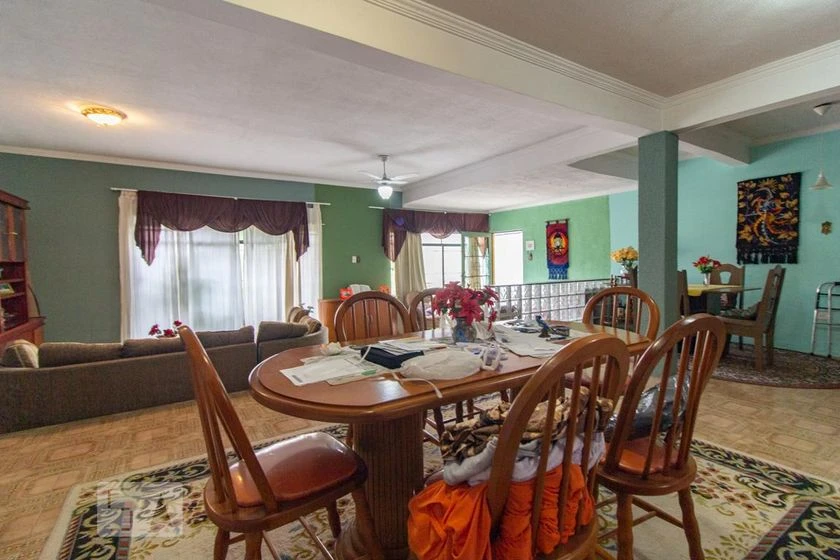 House with 4 bedrooms and 3 bathrooms, no parking — photo 7