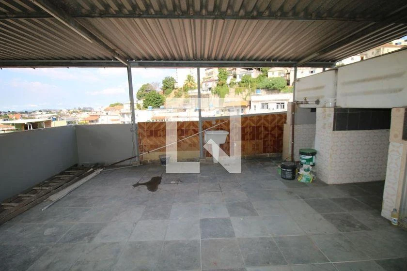 House with 4 bedrooms and 297 m², no parking — photo 49