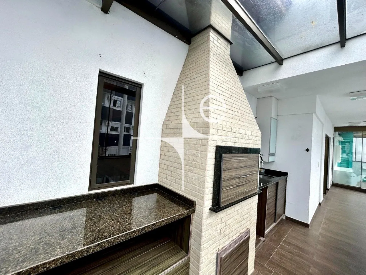 Apartamento amueblado de 3 dormitorios con asador en la terraza — photo 19