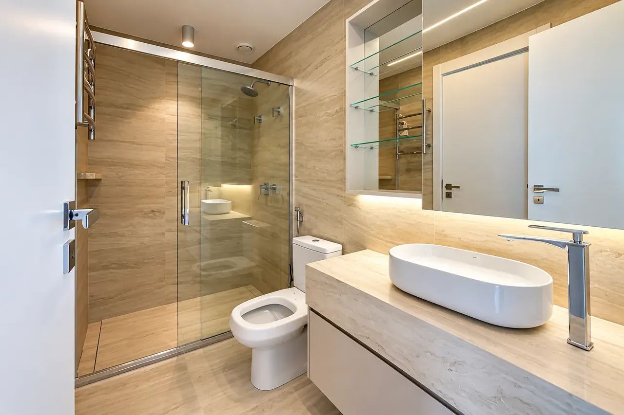 4-bedroom apartment with a water view — photo 19