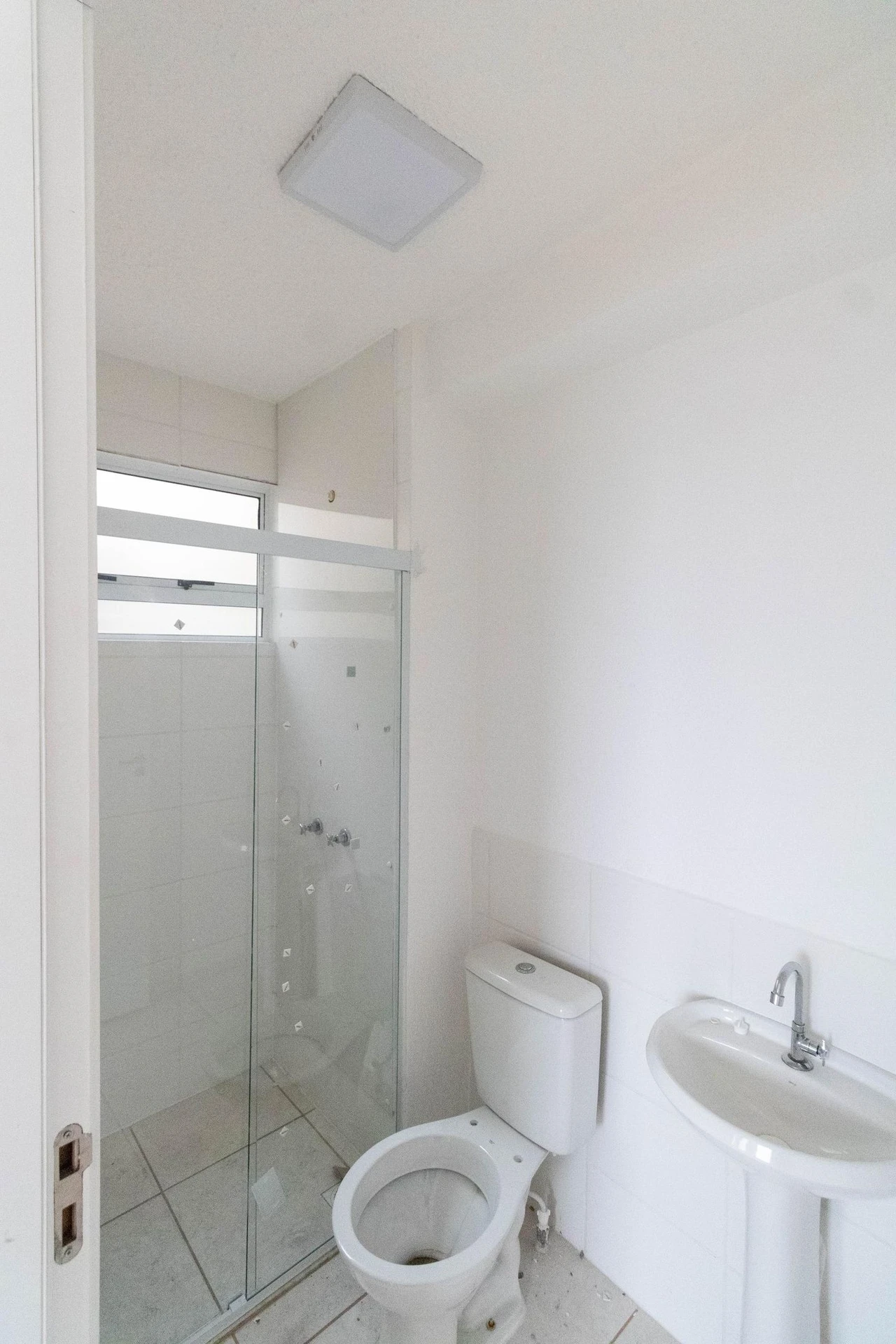 2-bedroom apartment in a building with a gym — photo 29