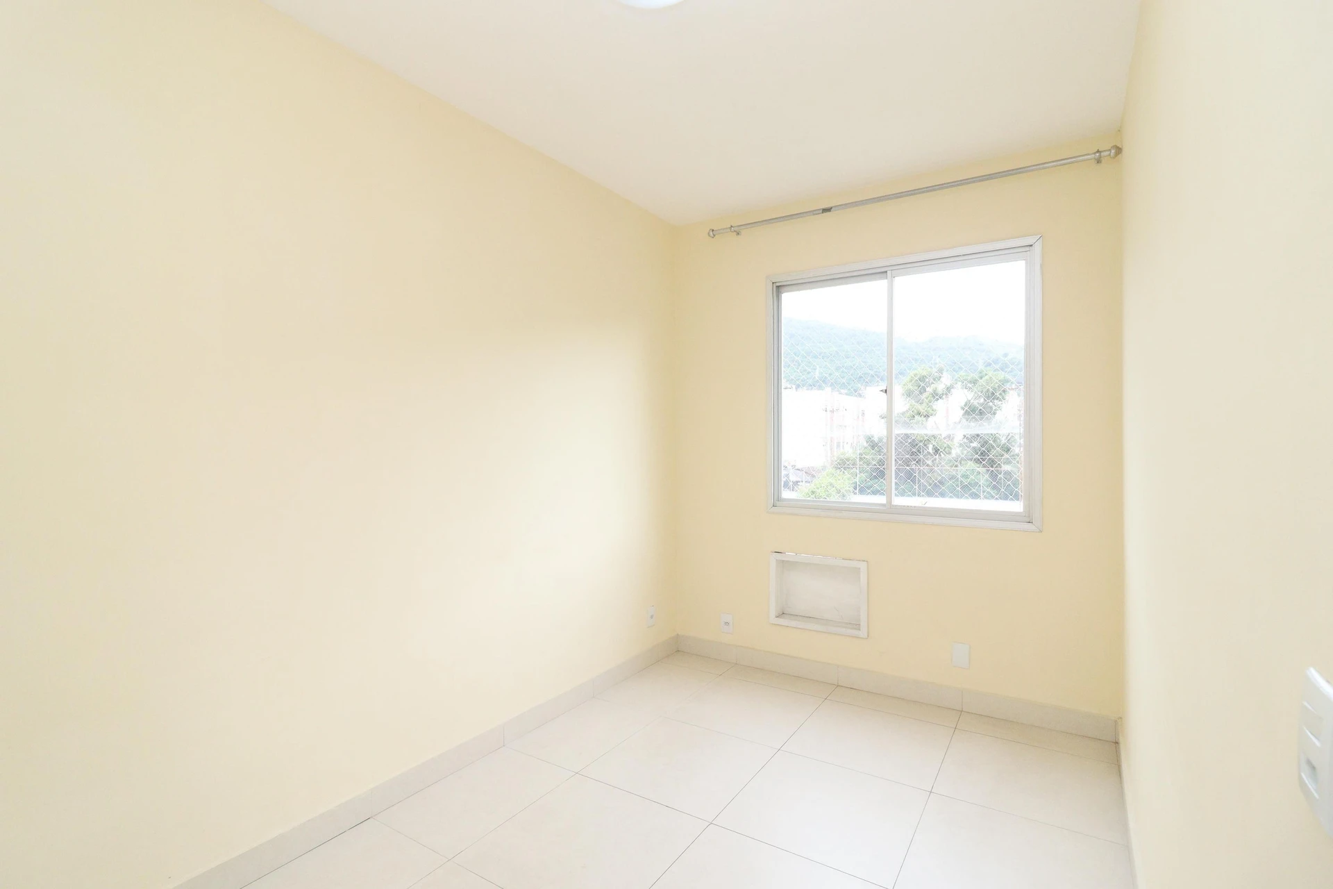 3-bedroom apartment with a mountain view — photo 17