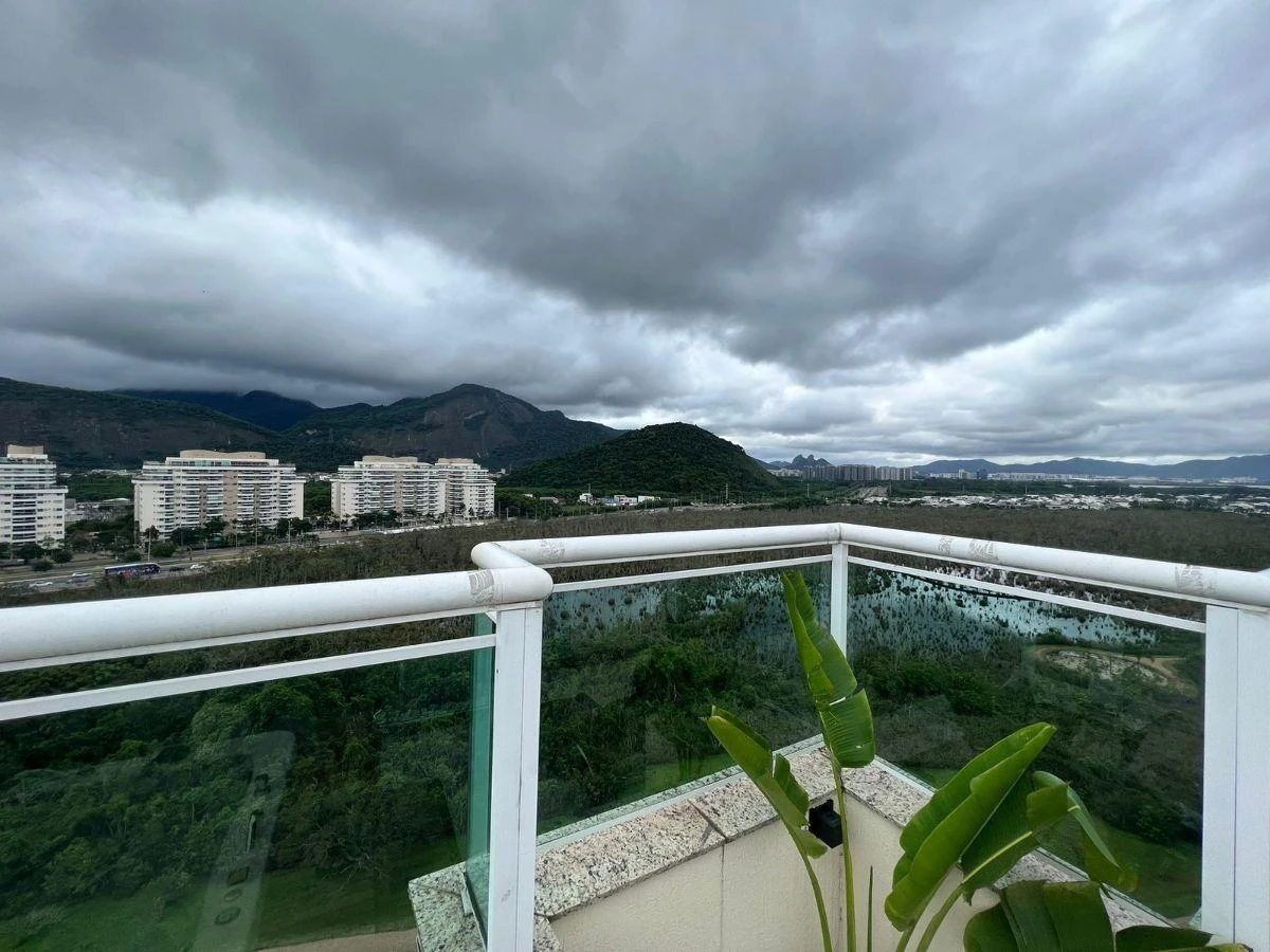 Furnished 189 m² apartment with 3 en-suite bedrooms and 2 parking — photo 14
